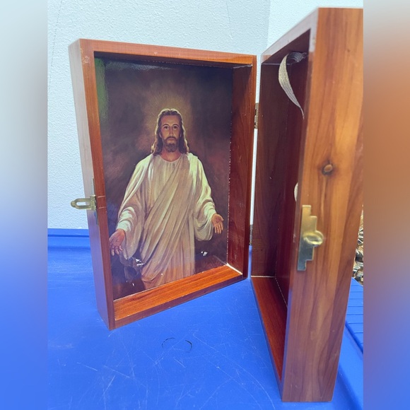 Vintage Holy Bible Brotherhood of Carpenters Union Made Wood Stash Trinket Box - Picture 10 of 13